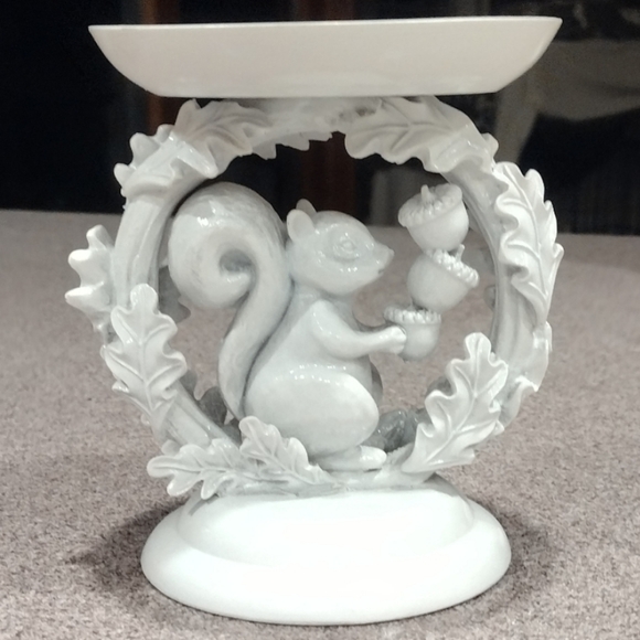 BBW 2022 Squirrel Acorns And Leaves 3- Wick Candle Pedestal - Picture 8 of 8
